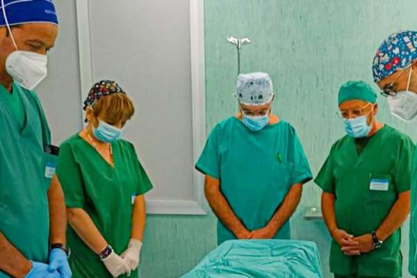 L’inchino dei medici alla turista morta sul Vesuvio: i suoi organi salveranno altre vite