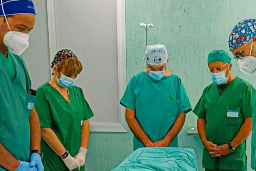 L’inchino dei medici alla turista morta sul Vesuvio: i suoi organi salveranno altre vite