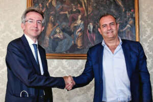 Manfredi asfalta de Magistris: “Ha sfasciato la città, disastri inenarrabili”