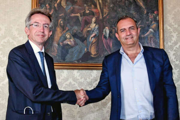 Manfredi asfalta de Magistris: “Ha sfasciato la città, disastri inenarrabili” Manfredi asfalta de Magistris: “Ha sfasciato la città, disastri inenarrabili”