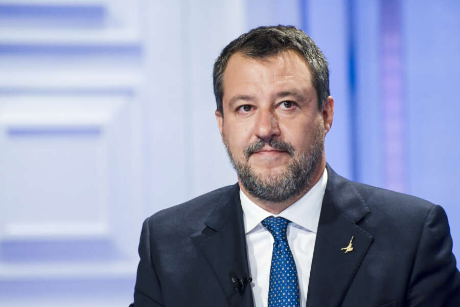 Capitan Salvini sta affondando ma la Meloni gli nega i soccorsi