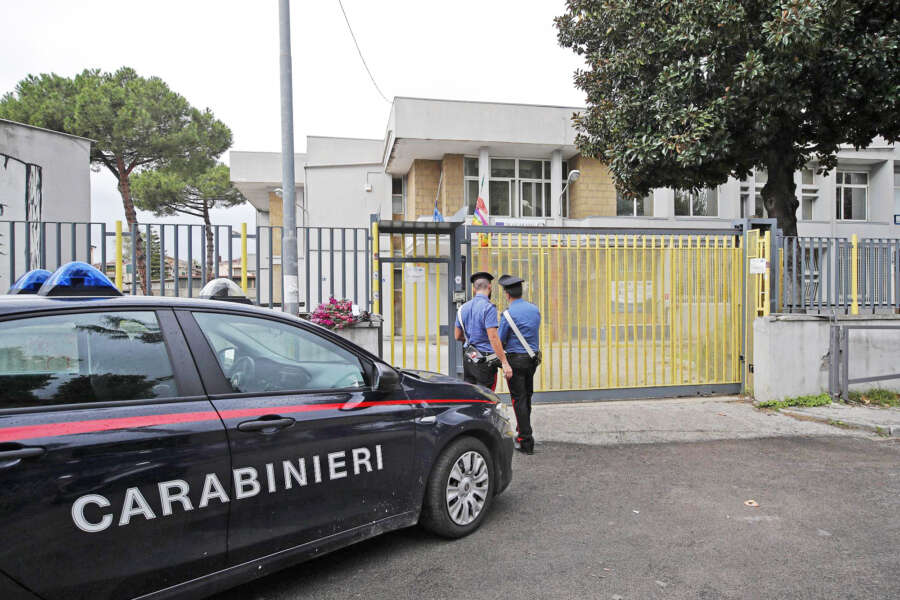 Professore ucciso a scuola, risolto il giallo: ora resta da affrontare il degrado delle periferie