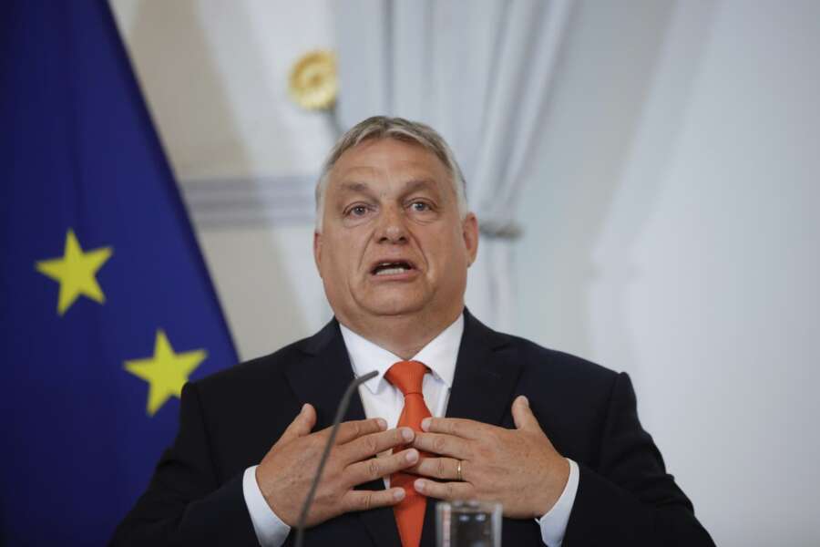 Obbligatorio ascoltare il battito del feto prima di abortire, l'Ungheria  di Orbán vara la stretta sull'interruzione di gravidanza