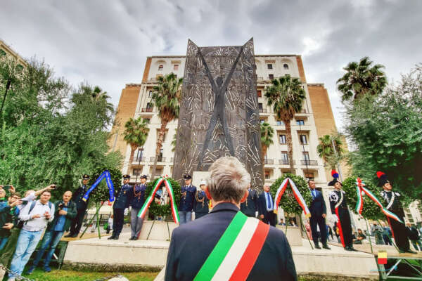 Quattro Giornate, in piazza Carità si canta “Bella ciao”