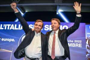 Nel Terzo Polo è rottura, strappo di Calenda con Renzi sul partito unico: “Morto definitivamente”