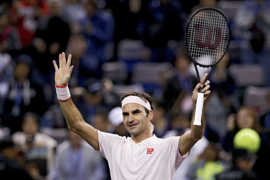Roger Federer si ritira, l’addio al tennis a 41 anni della leggenda: “È il momento di mettere fine alla mia carriera”
