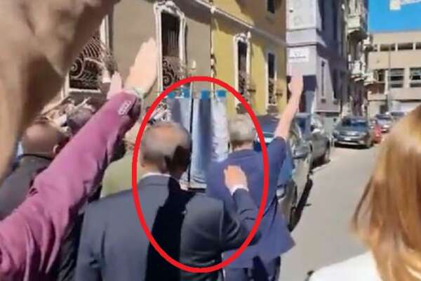 Il centrodestra salva Romano La Russa, respinta la mozione di censura all’assessore lombardo per il saluto fascista