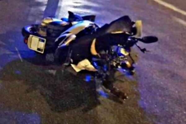 Scooter contro auto parcheggiate, ragazzino di 15 anni muore in provincia di Napoli