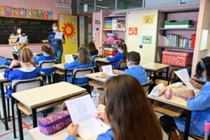 Scuola, il dramma in Campania: un ragazzo su cinque è disperso e dalla politica solo “patti” e proclami