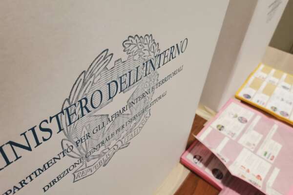 Ad urne ancora fumanti Ad urne ancora fumanti