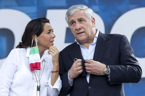 Forza Italia a rischio spaccatura: ronzulliani esclusi dal governo contro Tajani