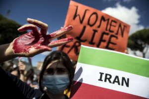 Iran, così la comunità internazionale deve favorire un cambio di regime