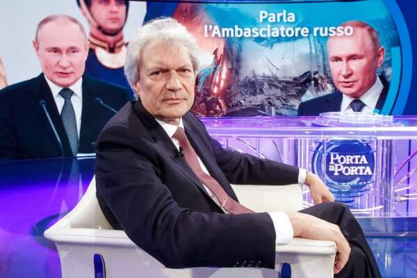 Razov nega l’escalation nucleare russa: “Fake news su giornali italiani: si possono leggere solo narcotizzati o per condanna”