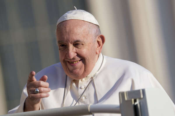 Perché Papa Francesco è odiato: tra trame finanziarie e preti reazionari