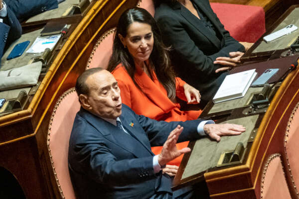 Foto Mauro Scrobogna/LaPresse 
13-10-2022 Roma (Italia) Politica – Senato prima seduta della XIX legislatura – elezione Presidente – Nella foto: il leader di Forza Italia FI Silvio Berlusconi rientra nell’ Aula del Senato dopo quasi nove anni dal voto che il 27.11.2013 lo dichiarò decaduto dalla carica di Senatore, accanto Licia Ronzulli

10-13-2022 Rome (Italy) Politics –  Senate first session of the 19th legislature – President election – In the photo: Forza Italia FI leader Silvio Berlusconi returns to the Senate chamber after almost nine years from the vote that on 27.11.2013 declared him forfeited from the office of Senator, near Licia Ronzulli