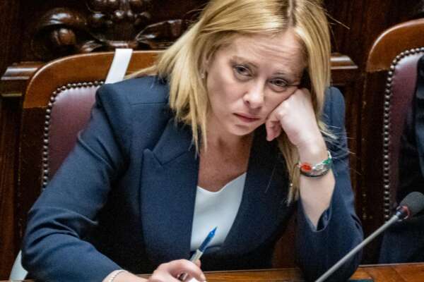 Quanto è di destra la destra di Meloni: le quattro ‘promesse’ che deve tradire… Quanto è di destra la destra di Meloni: le quattro ‘promesse’ che deve tradire…