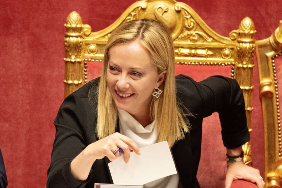 Repubblica e Corriere alla corte di Giorgia Meloni “la fuoriclasse”