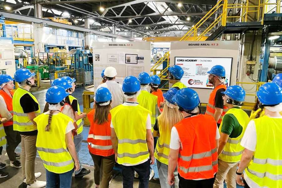 Caro bollette, mille euro di bonus a tutti i dipendenti di Laminazione Sottile: “Sono il vero valore del Gruppo”