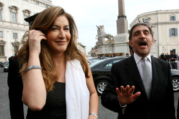 © Marco Merlini / LaPresse
01-06-2008  Roma
Politica
Quirinale, ricevimento offerto dal presidente della Repubblica in occasione del 2 giugno
Nella foto  il ministro della Difesa Ignazio La Russa con la moglie