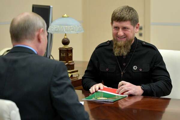 “Usa armi nucleari a basso potenziale”, il ‘consiglio’ di Kadyrov a Putin dopo la disfatta di Lyman