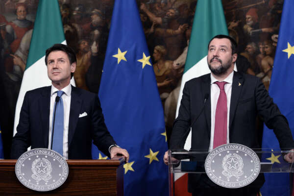 Foto Fabio Cimaglia / LaPresse
17-01-2019 Roma
Politica
Palazzo Chigi. Conferenza stampa al termine del Consiglio dei Ministri su "reddito di cittadinanza" e "quota cento"
Nella foto Giuseppe Conte, Matteo Salvini


Photo Fabio Cimaglia / LaPresse
17-01-2019 Roma (Italy)
Politic
Palazzo Chigi. Council of ministers n 38  
In the pic Giuseppe Conte, Matteo Salvini