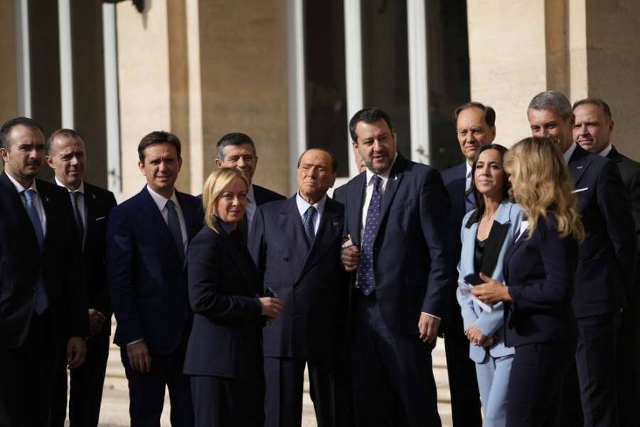 Il senso di appartenenza e una squadra senza allenatore: durerà il governo a guida Meloni?