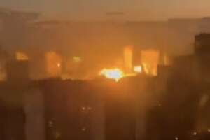 Droni kamikaze su Kiev, esplosioni e terrore: “Restate nei rifugi”. Ucciso foreign fighter italiano