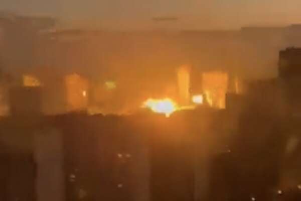 Droni kamikaze su Kiev, esplosioni e terrore: “Restate nei rifugi”. Ucciso foreign fighter italiano