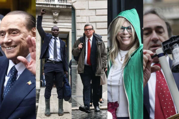 Elezione presidenti Camera e Senato, l’arrivo tra vecchie guardie e new entry: pugni chiusi, cappucci in testa e selfie