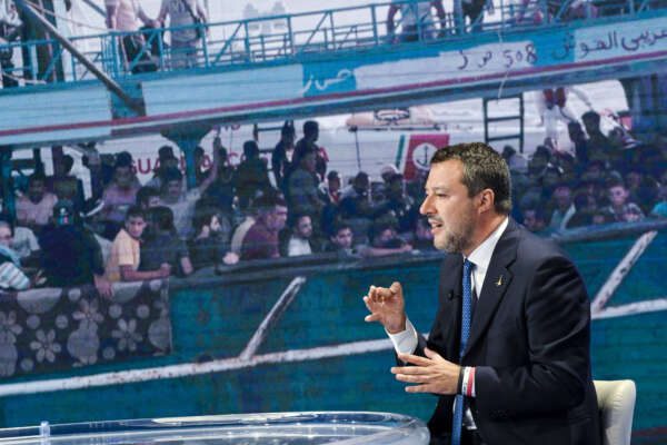 Salvini blocca le navi delle ong, è caccia ai migranti: “1.300 in pericolo”