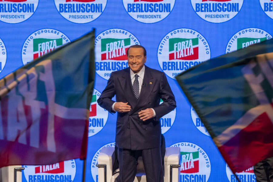 Il ricatto: così la destra vuole mettere all’angolo Berlusconi e i liberali