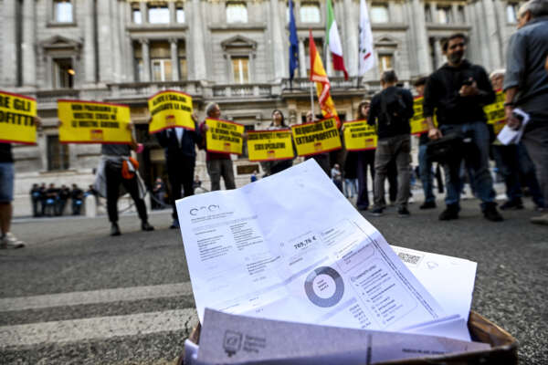 Il caro bollette mette in ginocchio le famiglie: luce sulla povertà in Campania