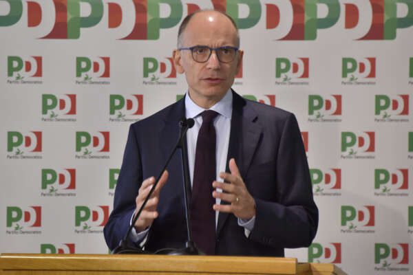 Letta contro chi vuole sciogliere il PD: ma è ancora un partito socialista?