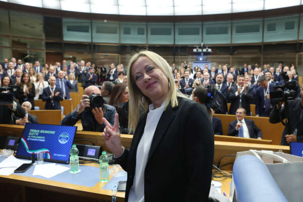 La Meloni diventa sempre più popolare, ora piace anche a chi non l’ha votata