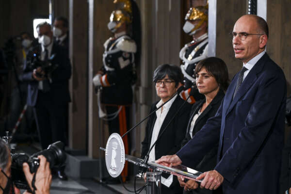 “Meloni contro i poveri, fa moine ai ricchi e agli evasori” le accuse delle opposizioni