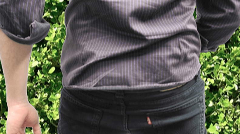 Uomo si masturba fuori scuola, genitori girano video e chiamano carabinieri