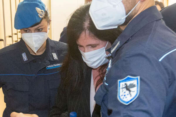 Alessia Pifferi, nuove accuse per la mamma della piccola Diana: l’ombra degli abusi sessuali dalla chat con un uomo