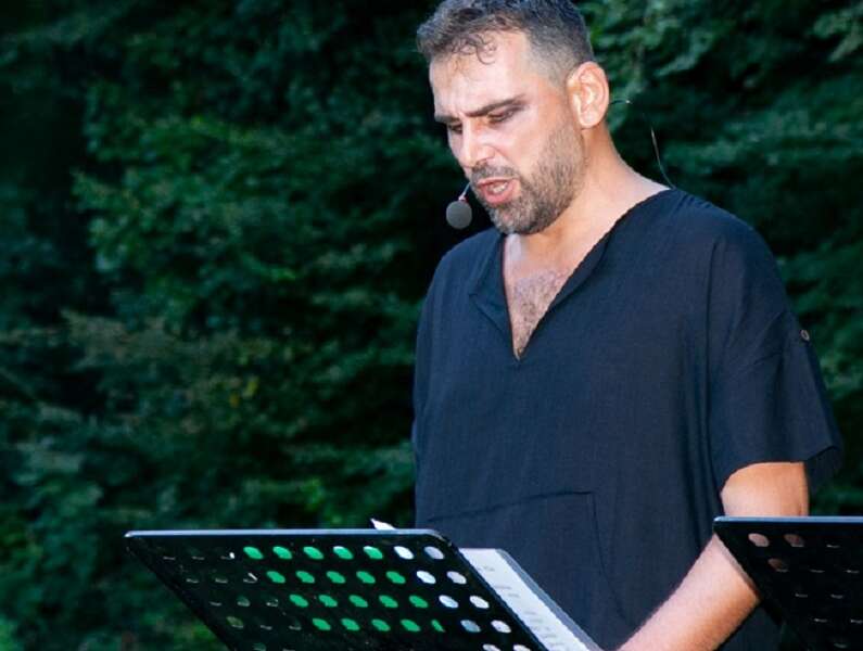 Cu’ Dante sbarca a Procida, lo scrittore Armando De Martino porta in scena la cultura delle periferie