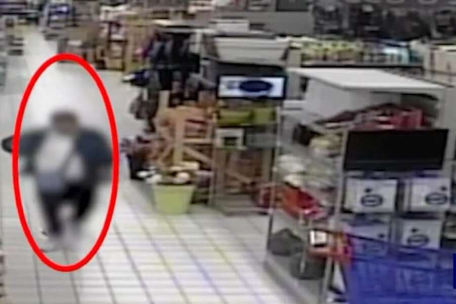 Il video dell’aggressione di Tombolini nel supermercato di Assago: sette minuti di follia tra clienti in fuga, i cinque feriti e l’omicidio del cassiere