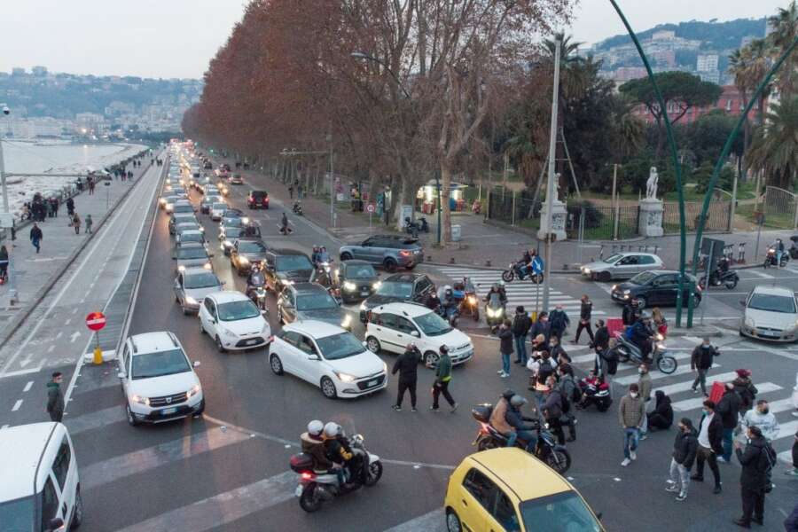 Trasporto pubblico? No grazie, a Napoli meglio in auto