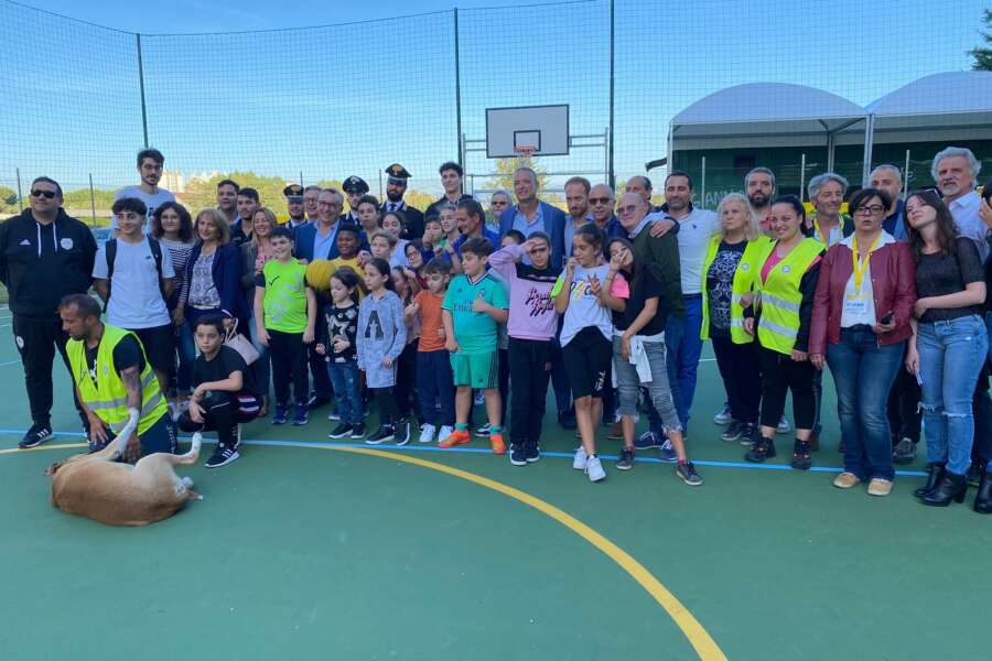 Uno spazio di gioco per i bimbi di Caivano, inaugurato al Parco Verde un nuovo campo polivalente