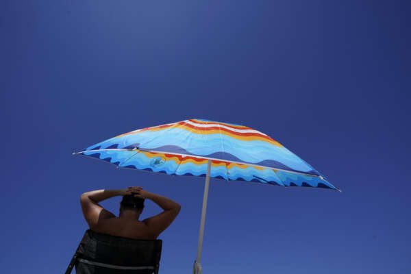 Meteo, dopo il maltempo torna il caldo con temperature sopra i 27 gradi: è la prima ‘novembrata’ della storia