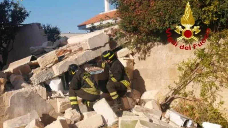 Fuga di gas, crolla l’abitazione dopo il boato: donna estratta dalle macerie