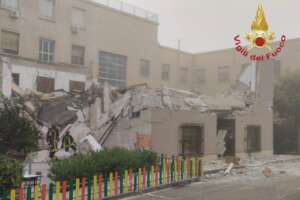 Crolla l’Aula Magna dell’università di Cagliari, una strage sfiorata per poche ore: “Miracolo non sia successo nulla”