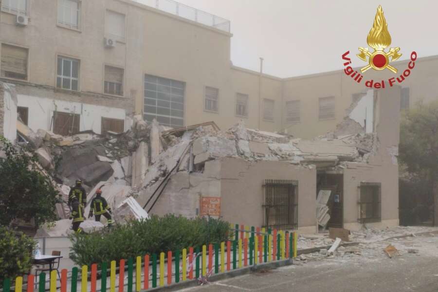 Crolla l’Aula Magna dell’università di Cagliari, una strage sfiorata per poche ore: “Miracolo non sia successo nulla”