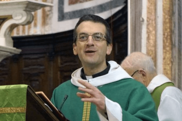 Don Giulio Mignani, il parroco sospeso ‘a divinis’ per aver difeso coppie gay, eutanasia e aborto