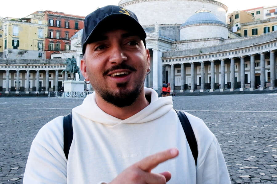 Emanuele Carrozza ‘Solo cose belle’ si racconta: “Sono uno scugnizzo ricco di povertà”