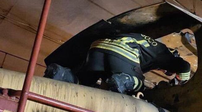 A fuoco locomotore nella stazione sotterranea di Sanremo, operaio muore tra le fiamme