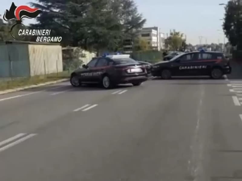 Scoppia la lite al semaforo, biker speronato dall’auto muore sul colpo: arrestato 55enne in fuga