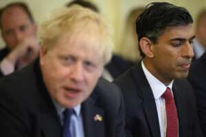Sunak si candida per il dopo-Truss a Downing Street, sullo sfondo resta l’ipotesi Boris Johnson: ‘giallo’ sul patto unitario proposto al suo ex ministro